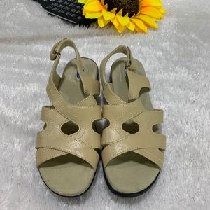 Dr Schol’s  cushion woman sandals size 9M